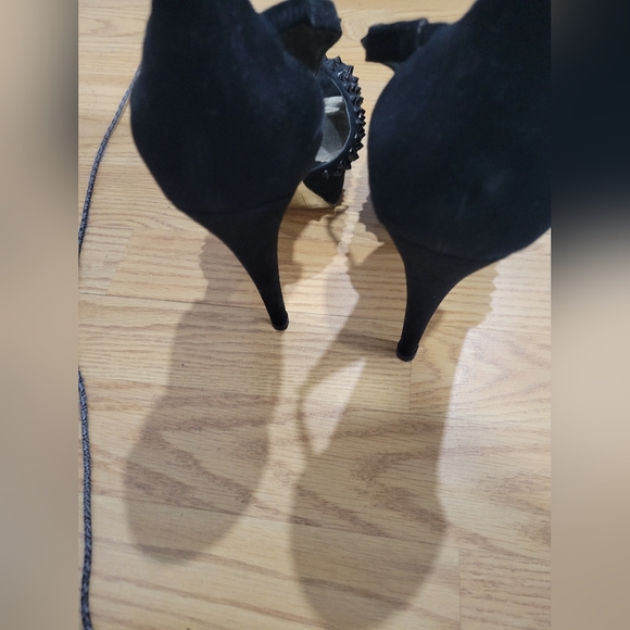 Heels - Picture 4 of 7